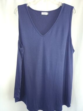 Lalala V-Neck Sleeveless Tank Top in Navy #lightweight #flowy #layerable #drapey